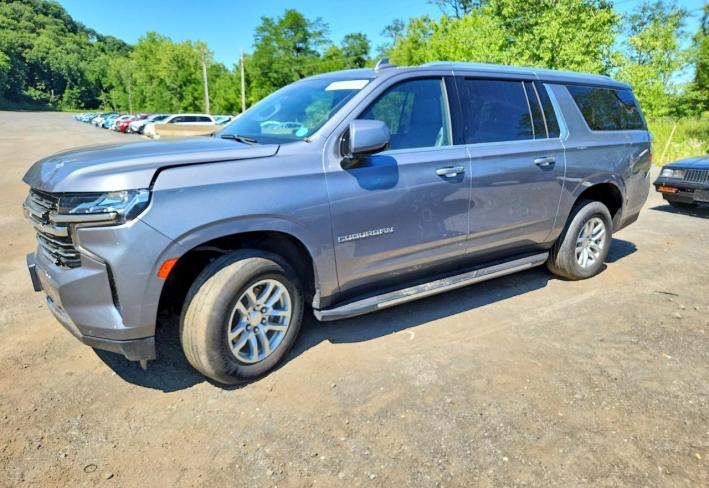 Salvage 2022 Chevrolet Suburban  in Silver