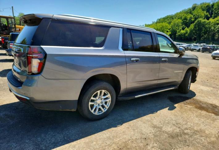 Salvage 2022 Chevrolet Suburban  in Silver