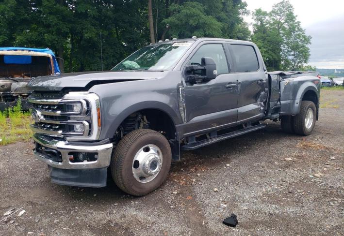 Salvage 2026 Ford F350  in Gray