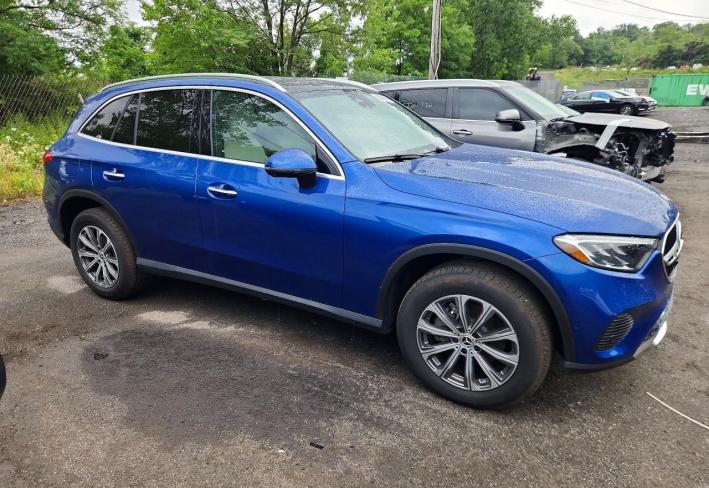Salvage 2025 Mercedes-benz Glc 300 4matic in Blue