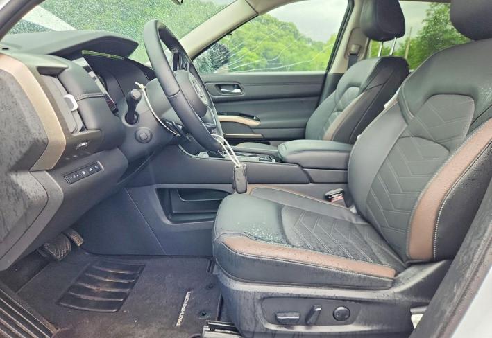 Salvage 2025 Nissan Pathfinder Platinum in White