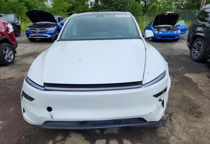 Salvage 2026 Tesla Model Y  in Белый
