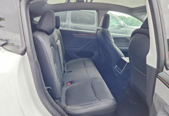 Salvage 2026 Tesla Model Y  in Белый