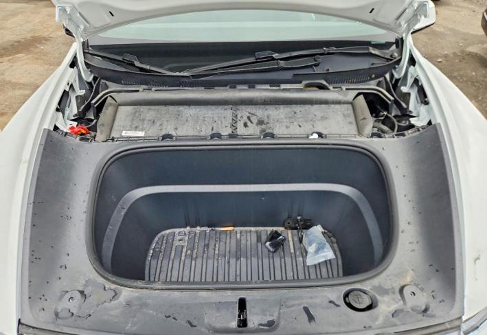Salvage 2026 Tesla Model Y  in Белый