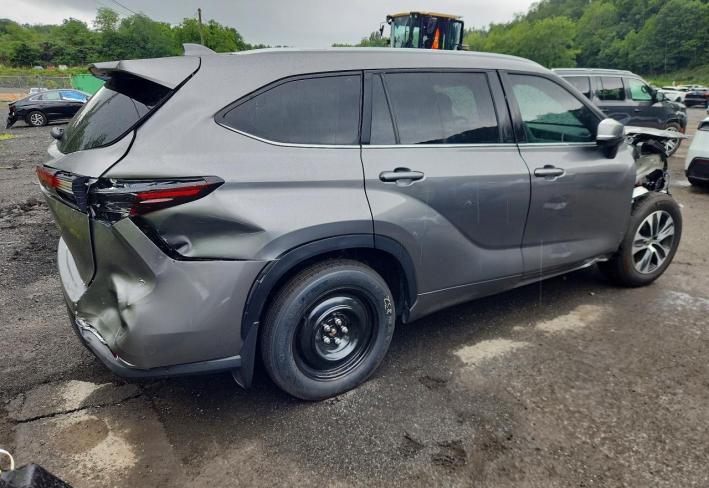 Salvage 2026 Toyota Highlander Xle in Gray