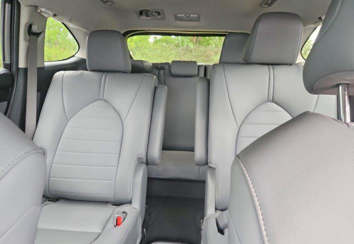 Salvage 2026 Toyota Highlander Xle in Gray