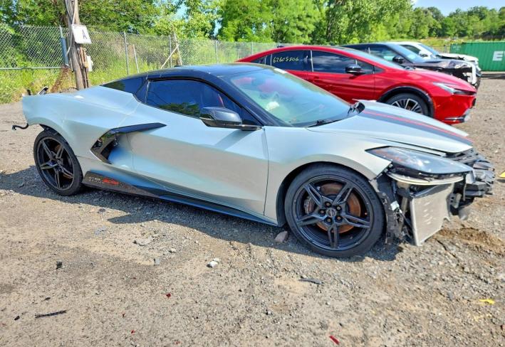 Salvage 2021 Chevrolet Corvette Stingray 3lt in Серебристый