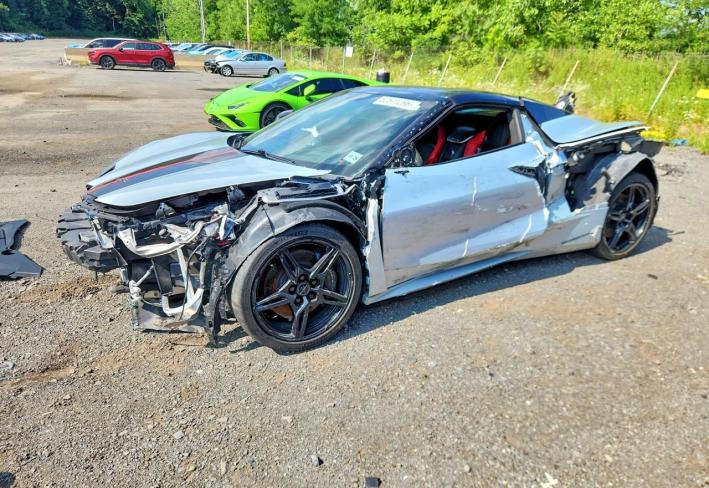Salvage 2021 Chevrolet Corvette Stingray 3lt in Серебристый