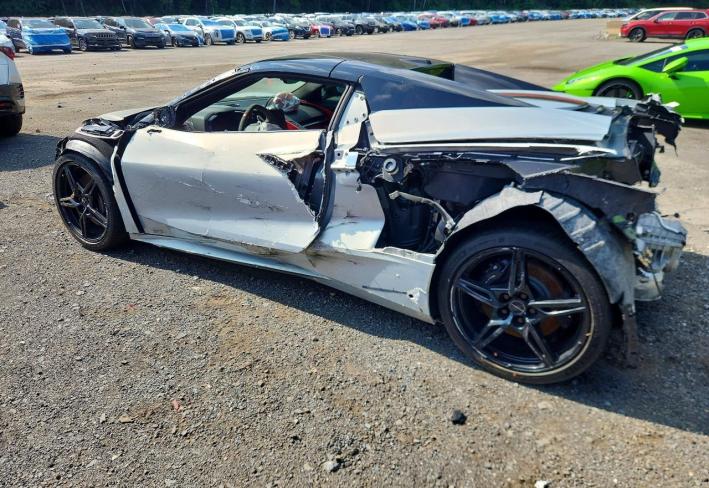 Salvage 2021 Chevrolet Corvette Stingray 3lt in Серебристый