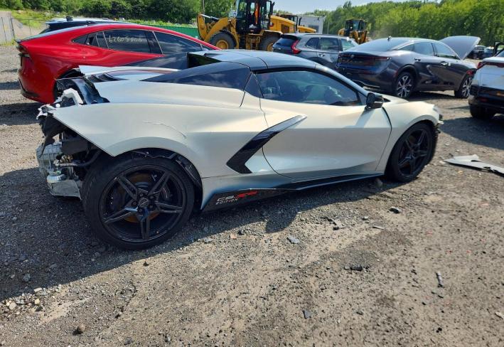 Salvage 2021 Chevrolet Corvette Stingray 3lt in Серебристый