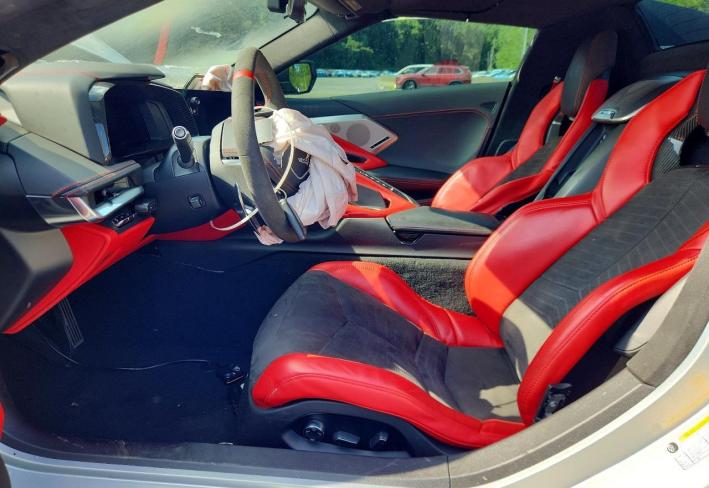 Salvage 2021 Chevrolet Corvette Stingray 3lt in Серебристый