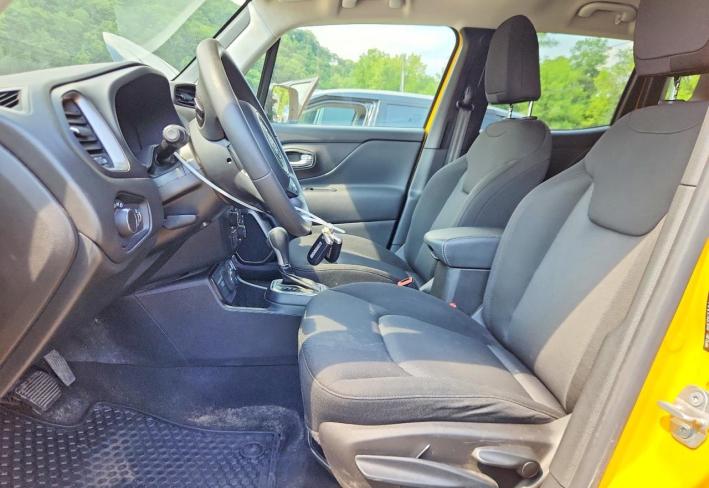 Salvage 2023 Jeep Renegade  in Yellow