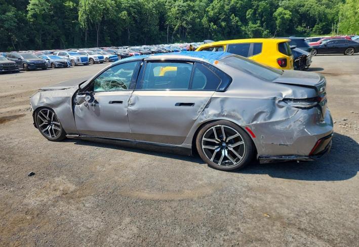 Salvage 2026 Bmw I7 Xdrive60 in Серый