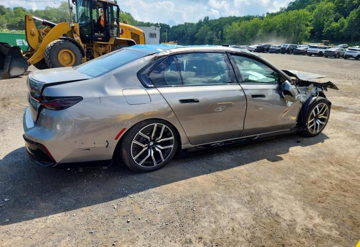 Salvage 2026 Bmw I7 Xdrive60 in Серый