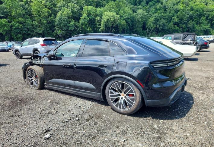 Salvage 2025 Porsche Macan 4s in Black