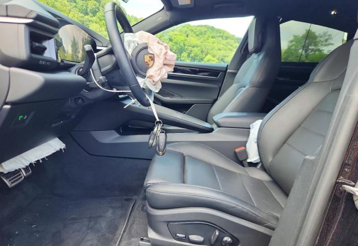 Salvage 2025 Porsche Macan 4s in Black