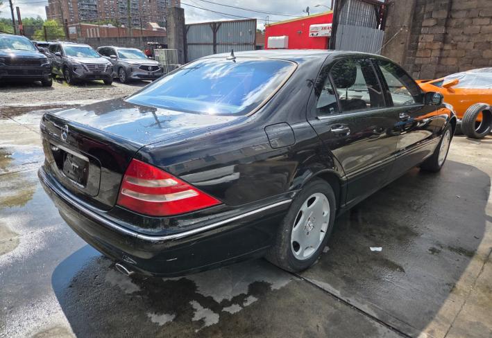 Salvage 2002 Mercedes-benz S600  in Black