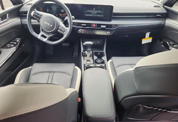Salvage 2025 Kia K5 Gt Line in Черный