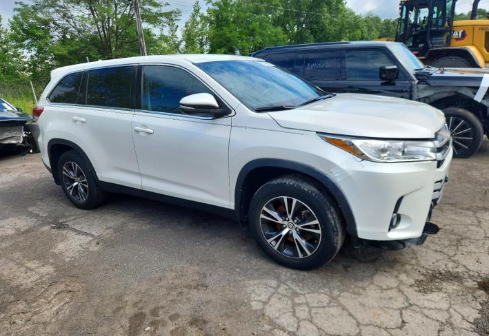 Salvage 2019 Toyota Highlander Le Plus in Белый