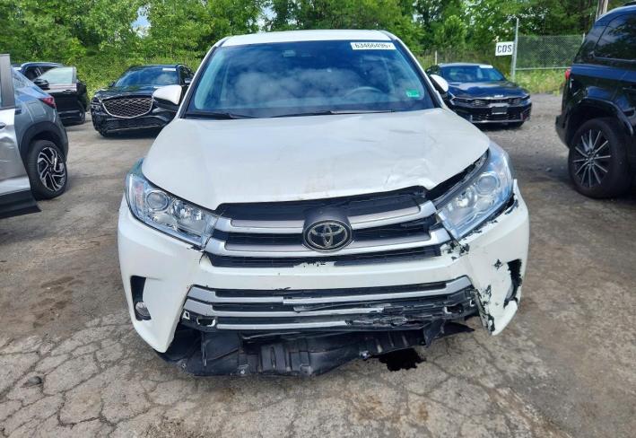 Salvage 2019 Toyota Highlander Le Plus in Белый