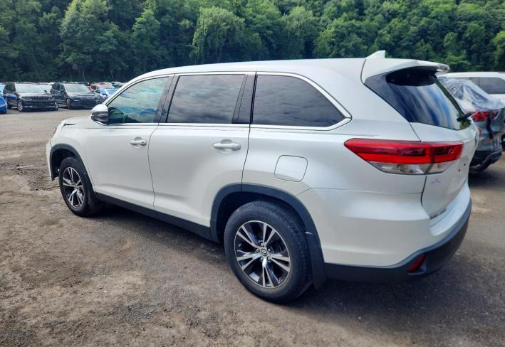 Salvage 2019 Toyota Highlander Le Plus in Белый