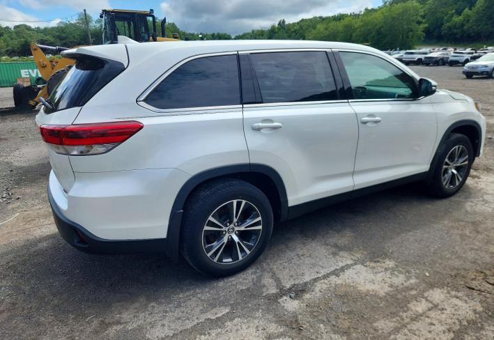 Salvage 2019 Toyota Highlander Le Plus in Белый