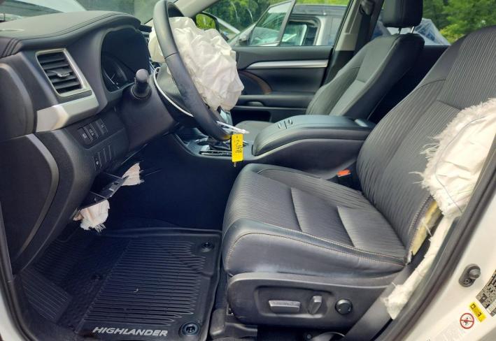 Salvage 2019 Toyota Highlander Le Plus in Белый