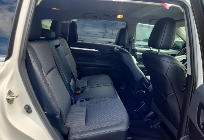 Salvage 2019 Toyota Highlander Le Plus in Белый