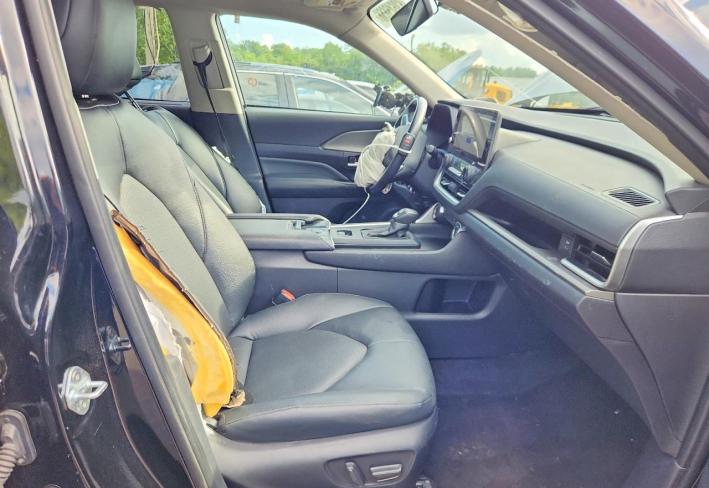 Salvage 2025 Toyota Grand Highlander Xle in Black