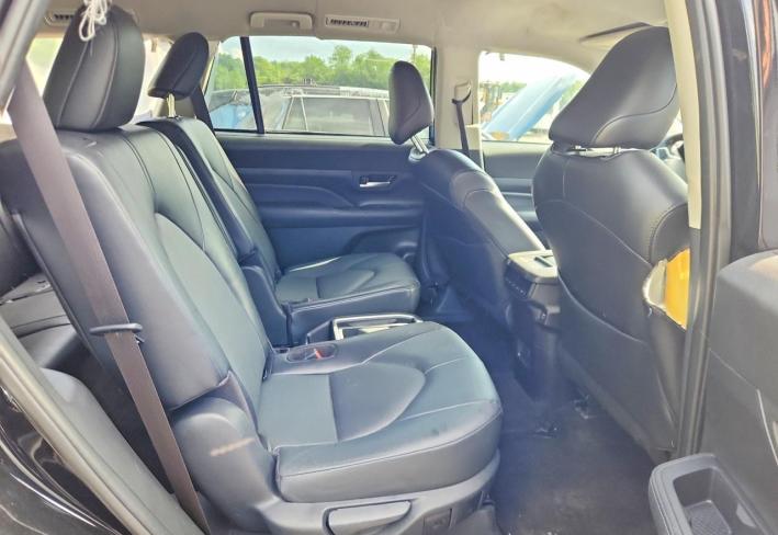 Salvage 2025 Toyota Grand Highlander Xle in Black