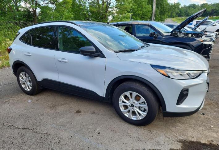Salvage 2025 Ford Escape Active in Белый