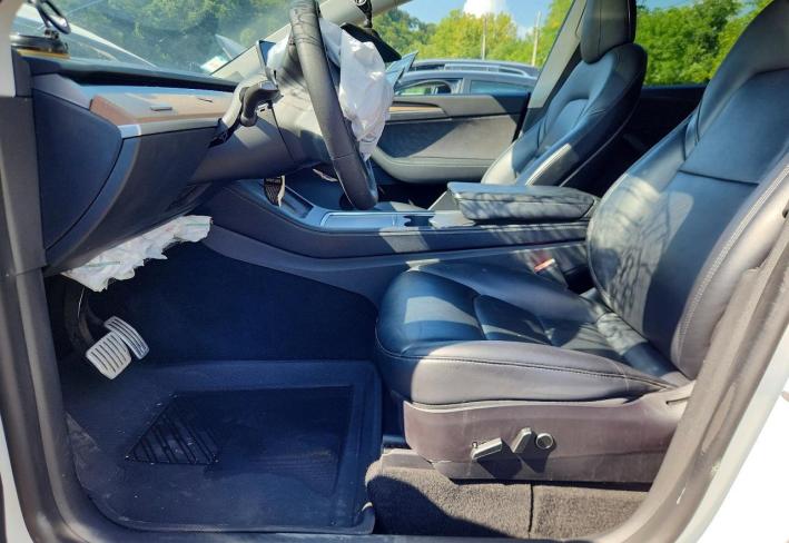 Salvage 2022 Tesla Model Y  in White