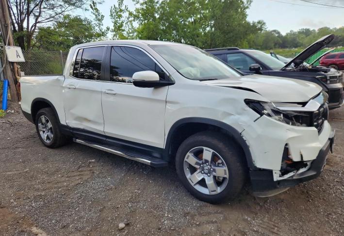 Salvage 2025 Honda Ridgeline  in White