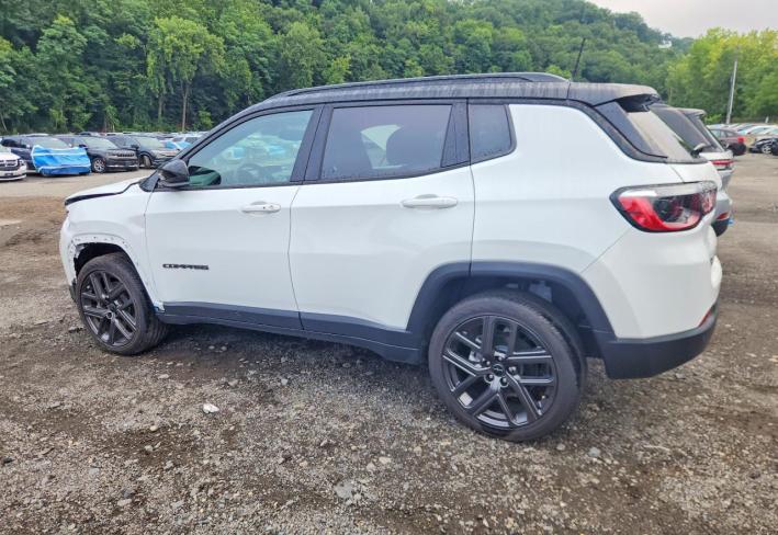 Salvage 2026 Jeep Compass Limited in Белый