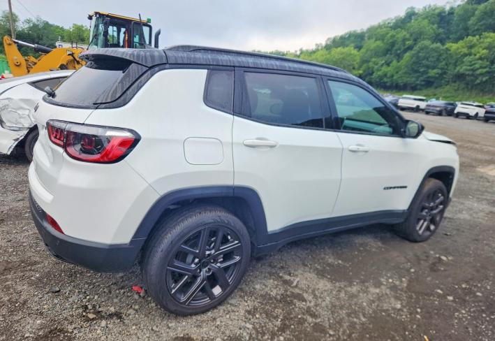 Salvage 2026 Jeep Compass Limited in Белый