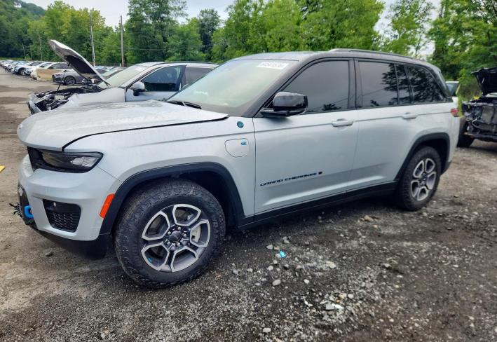 Salvage 2022 Jeep Grand Cherokee Trailhawk 4xe in Silver