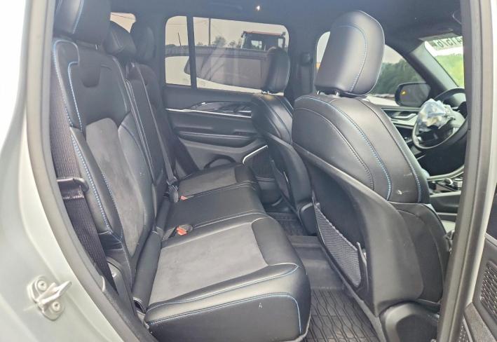 Salvage 2022 Jeep Grand Cherokee Trailhawk 4xe in Silver