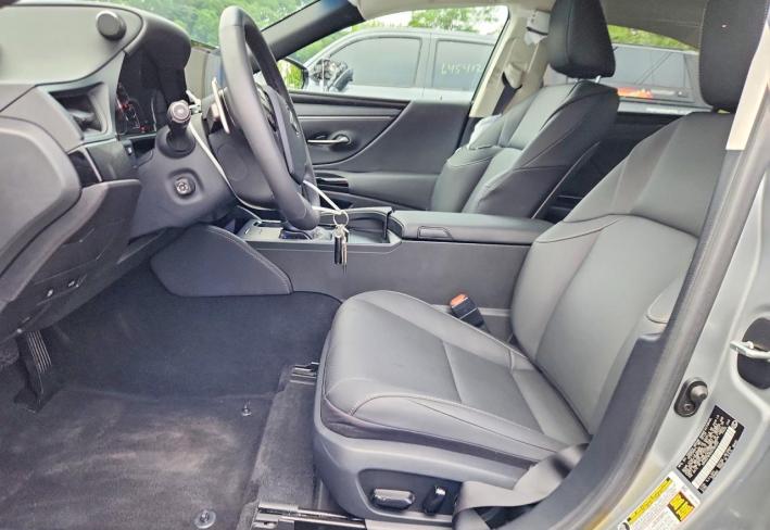 Salvage 2025 Lexus Es 350 F Sport in Серый