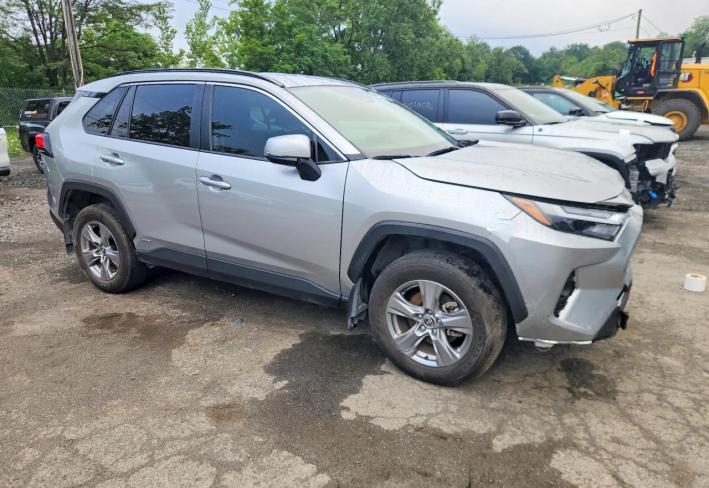 Salvage 2025 Toyota Rav4 Hybrid Xle in Silver