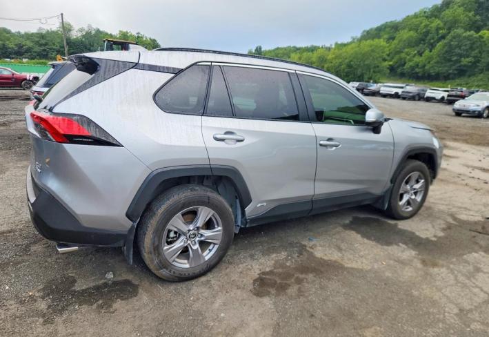 Salvage 2025 Toyota Rav4 Hybrid Xle in Silver