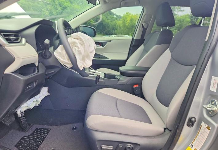 Salvage 2025 Toyota Rav4 Hybrid Xle in Silver