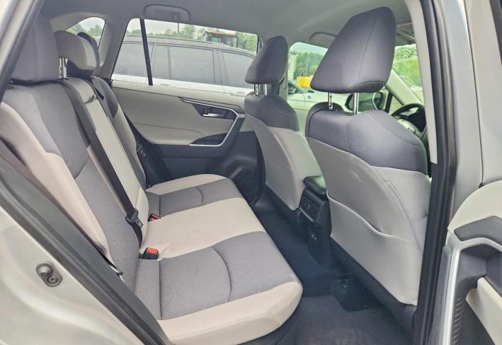 Salvage 2025 Toyota Rav4 Hybrid Xle in Silver