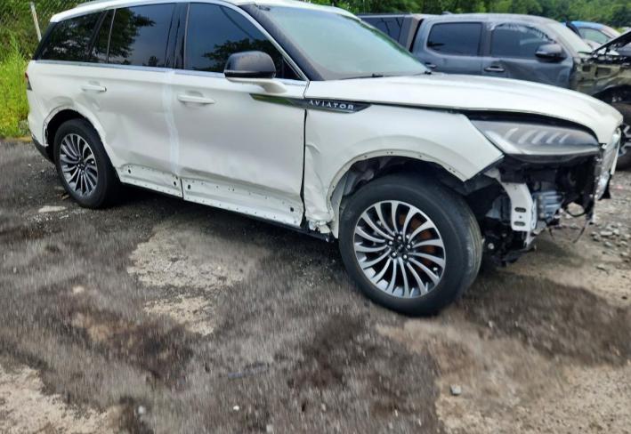 Salvage 2023 Lincoln Aviator  in White