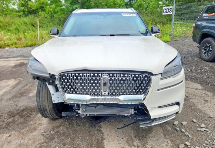 Salvage 2023 Lincoln Aviator  in White