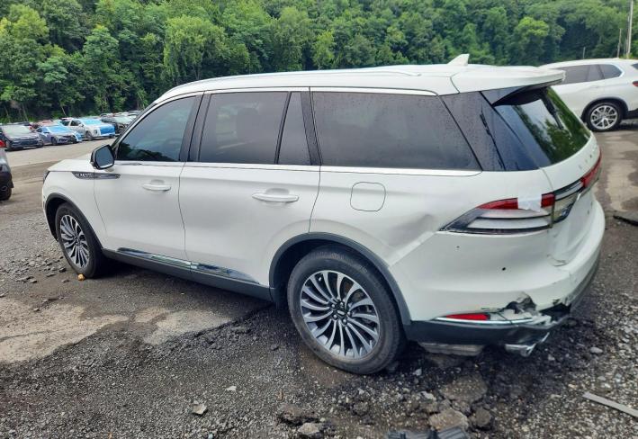 Salvage 2023 Lincoln Aviator  in White
