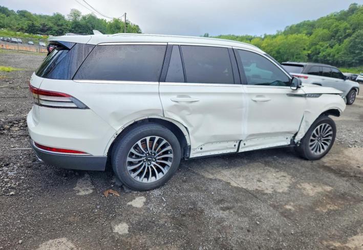 Salvage 2023 Lincoln Aviator  in White