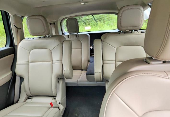 Salvage 2023 Lincoln Aviator  in White