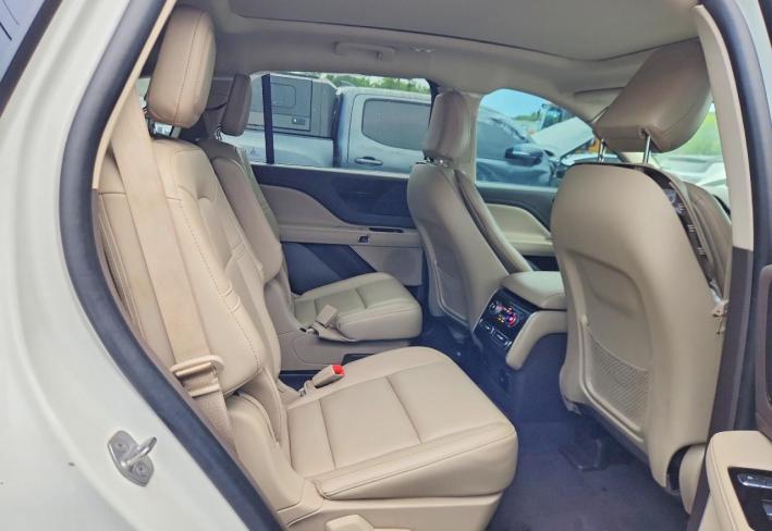 Salvage 2023 Lincoln Aviator  in White