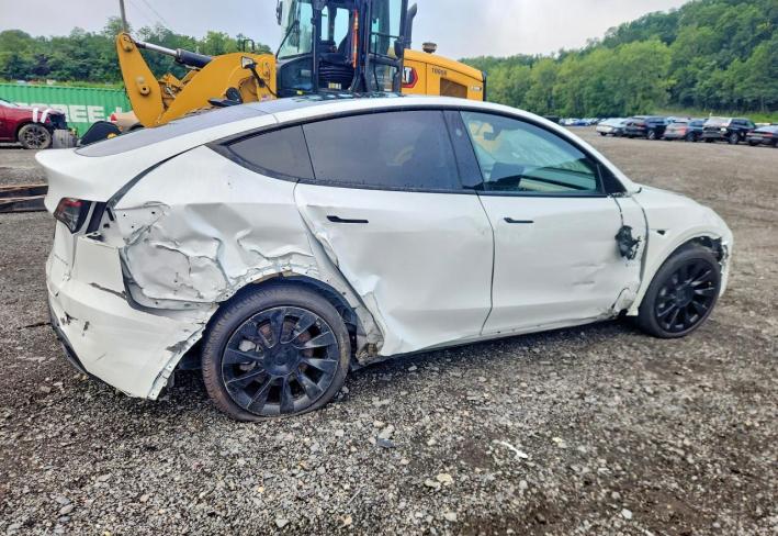 Salvage 2023 Tesla Model Y  in White