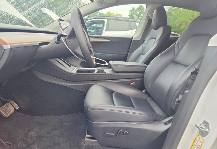 Salvage 2023 Tesla Model Y  in White